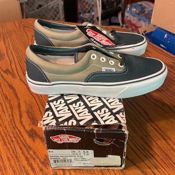 Vans Off-the-wall Era style sneaker, unisex, M5.5, W7. Darkest spruce/Moss Gray - Picture 1 of 15